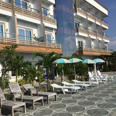 Em Royalle Hotel & Beach Resort San Juan  Exterior photo