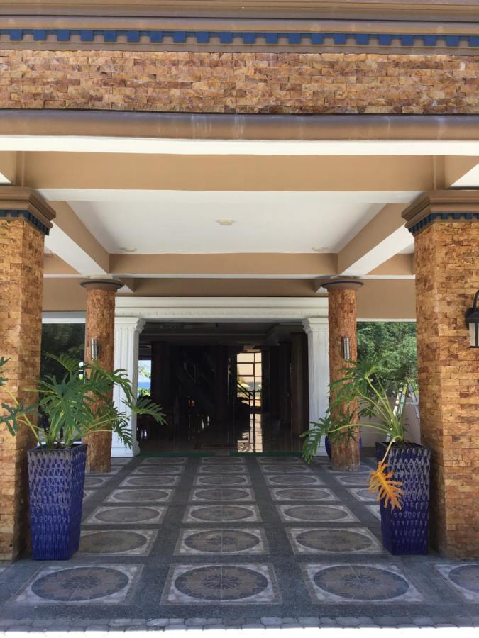 Em Royalle Hotel & Beach Resort San Juan  Exterior photo