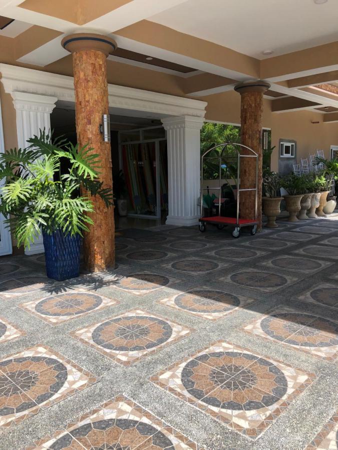 Em Royalle Hotel & Beach Resort San Juan  Exterior photo