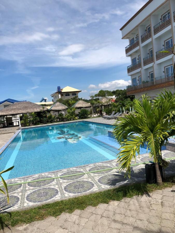Em Royalle Hotel & Beach Resort San Juan  Exterior photo