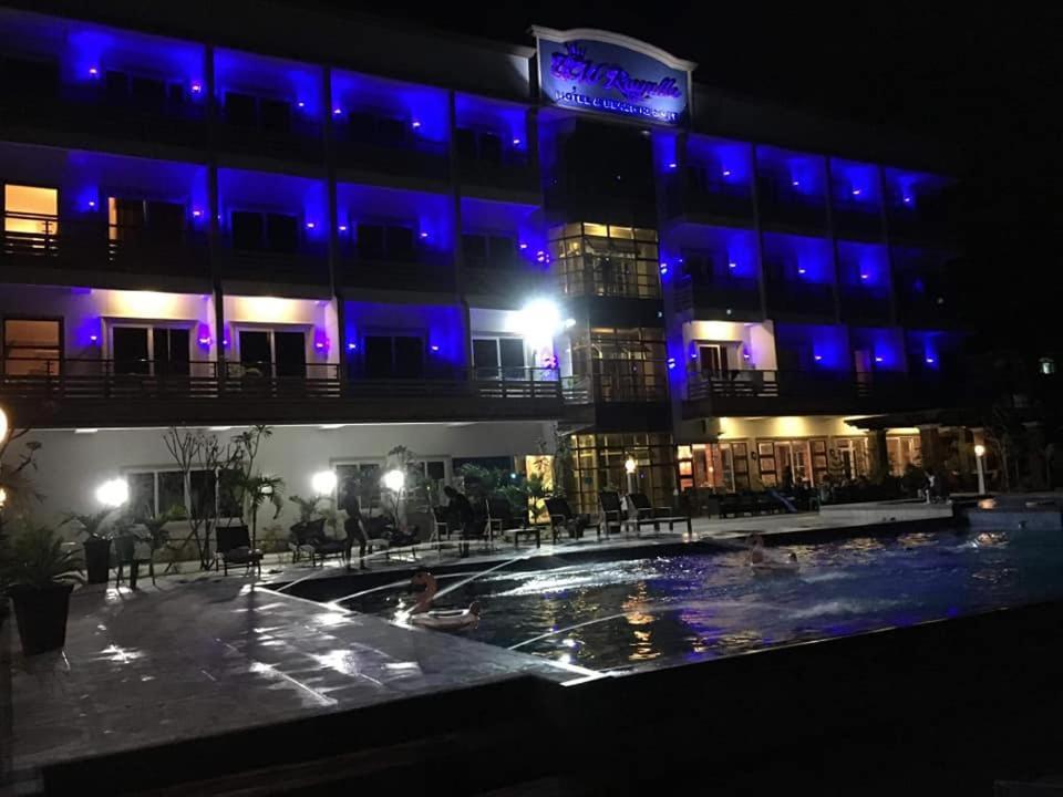 Em Royalle Hotel & Beach Resort San Juan  Exterior photo