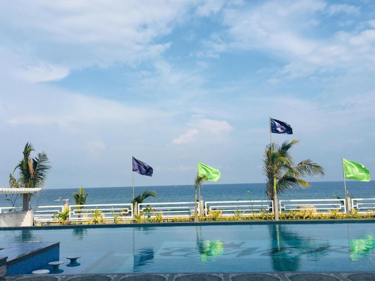 Em Royalle Hotel & Beach Resort San Juan  Exterior photo