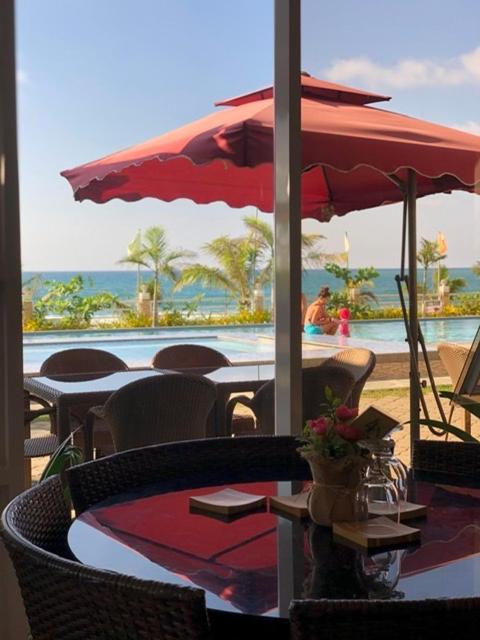 Em Royalle Hotel & Beach Resort San Juan  Exterior photo